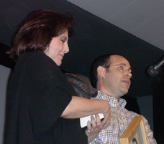 Charo López, homenajeada, y José Antonio  Aguilar, director del certamen