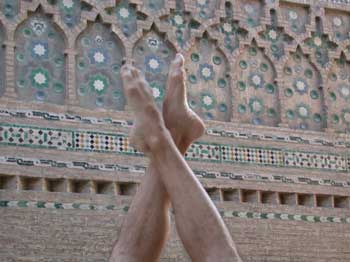 Taller de vídeo danza. Al fondo, el muro mudéjar de la Seo de Zaragoza